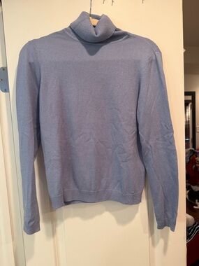 Light Blue Turtleneck Sweater - M- 85% silk 15% cashmere - 040726